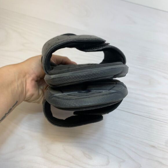 UNDER ARMOUR womens slip on sandals Ignite slides Size 7 Black White - Picture 5 of 9